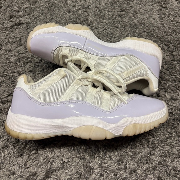 Air Jordan 11 Retro Low Pure Violet Women's Size 8.5 Pre-Owned, Great Condition - Picture 1 of 6